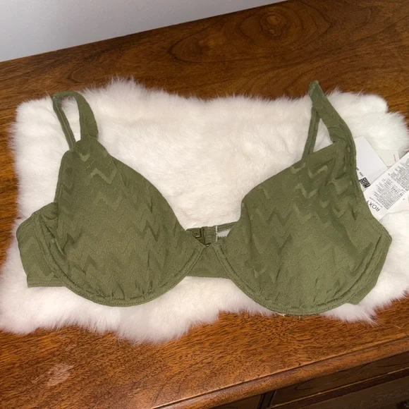 Roxy Olive Green 2 Piece Swimsuit 🩱 - Picture 3 of 12